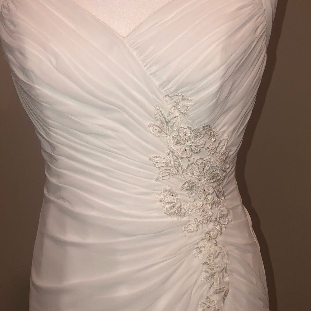 WEDDING DRESS - Picture 3 of 9